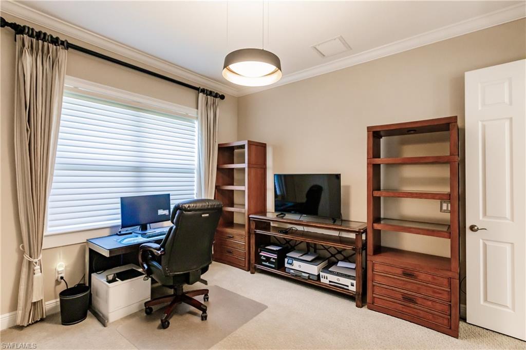 TWIN EAGLES - Residential