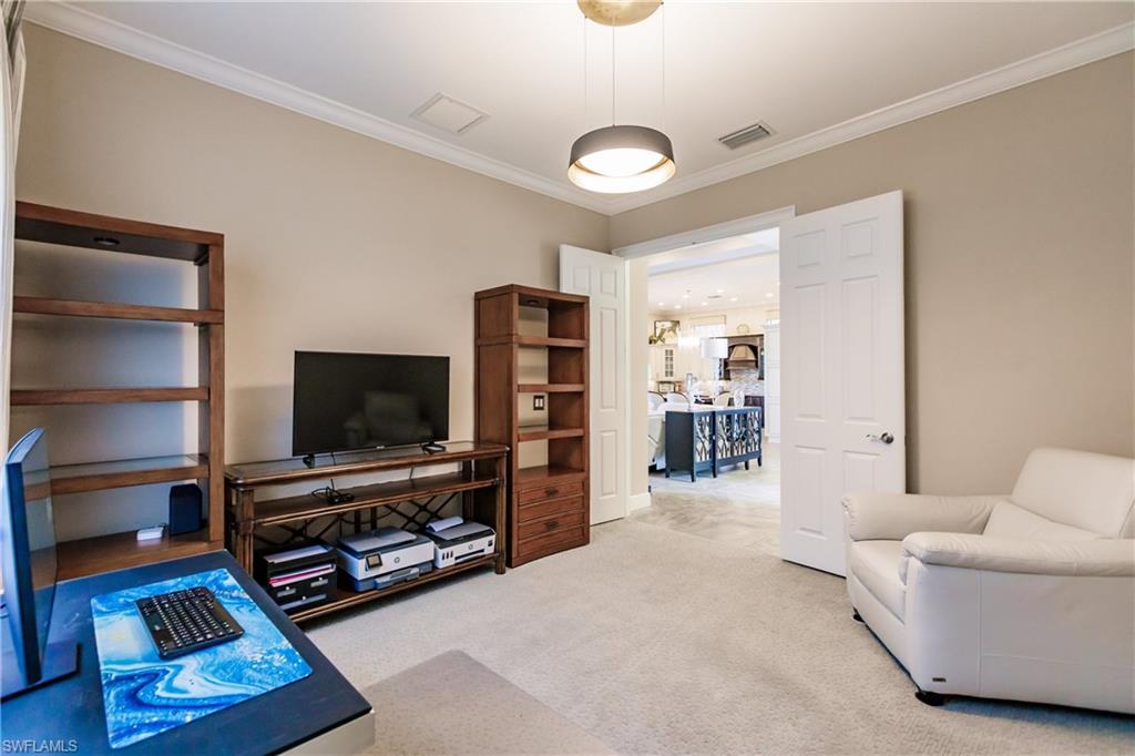 TWIN EAGLES - Residential