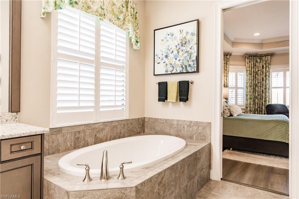 TWIN EAGLES - Residential