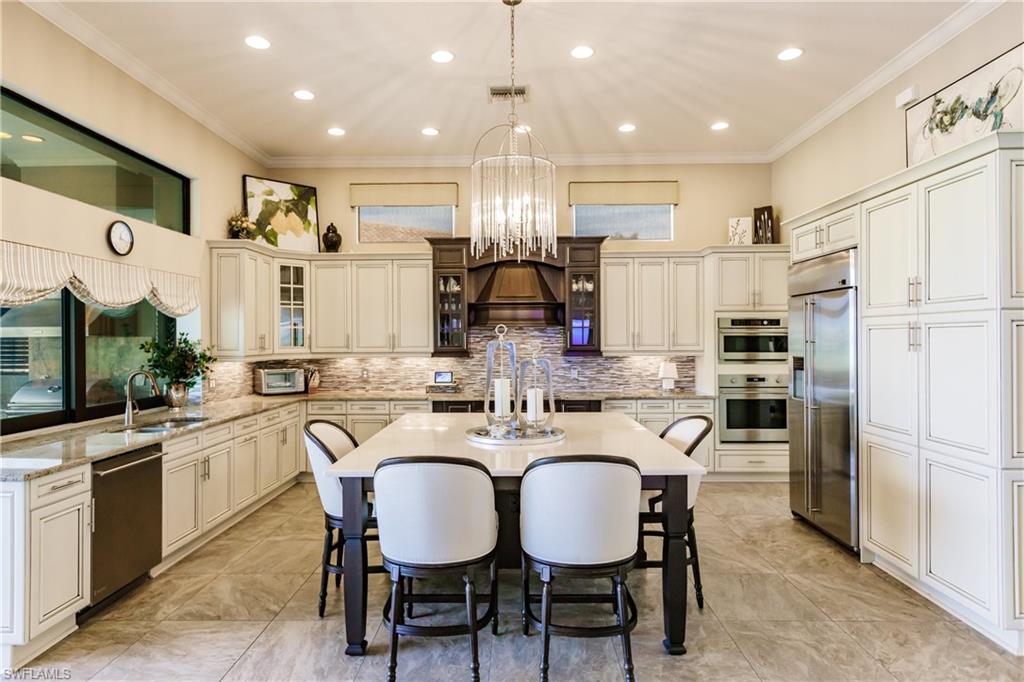 TWIN EAGLES - Residential