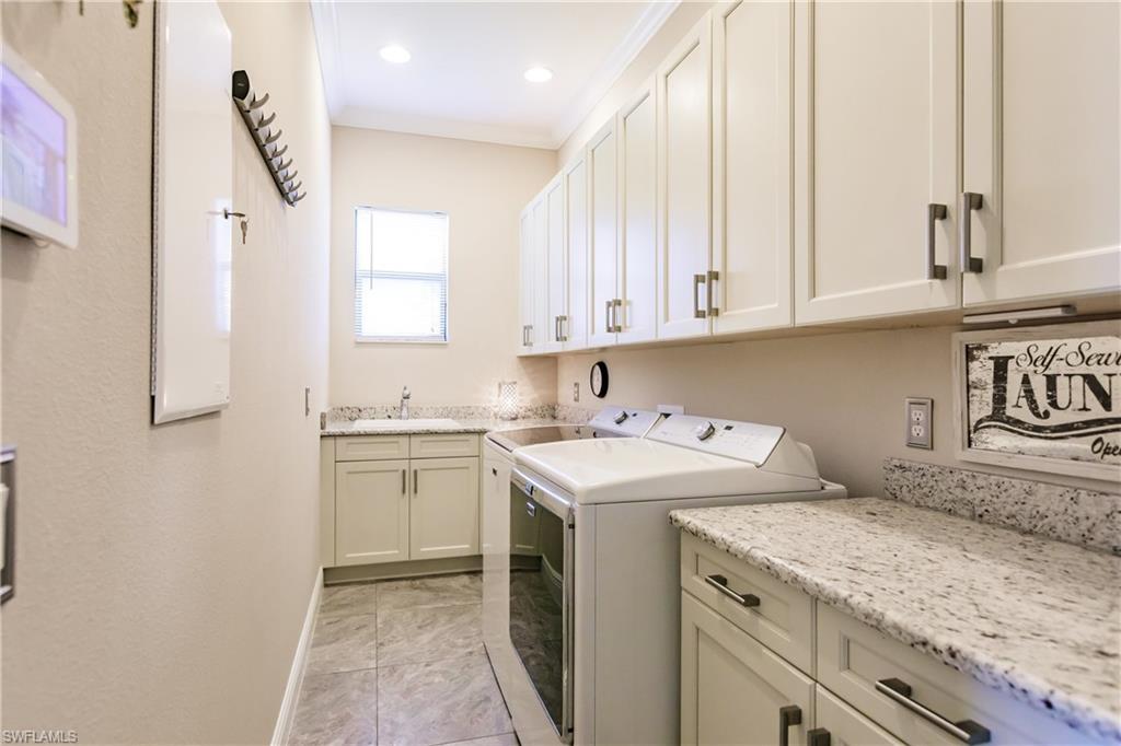 TWIN EAGLES - Residential