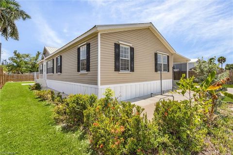 A home in BOKEELIA