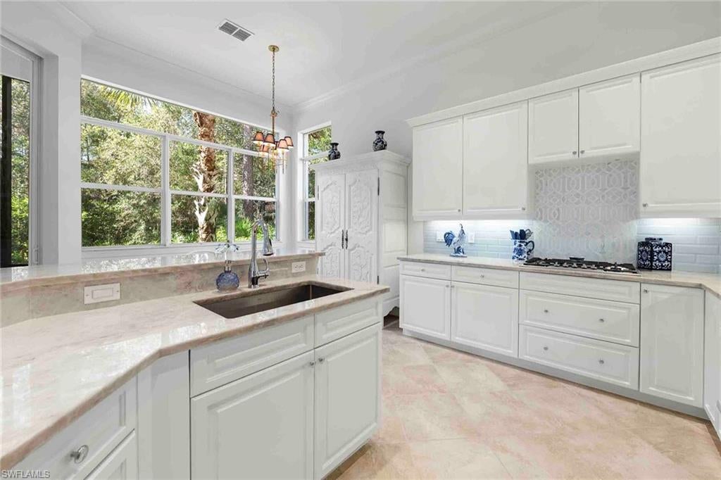 28540 Calabria CT 102