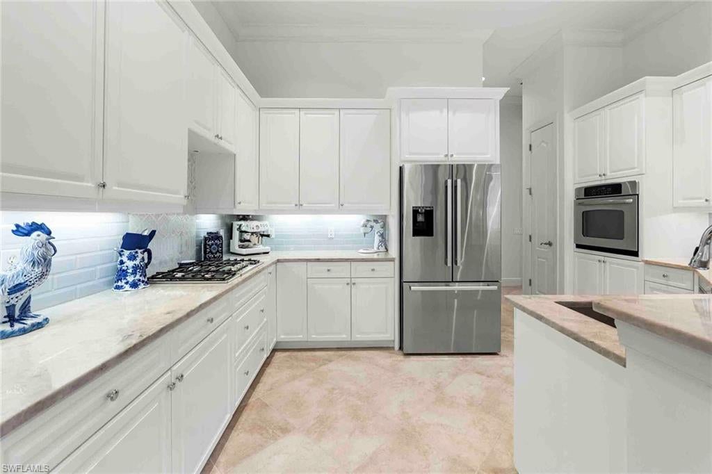 28540 Calabria CT 102