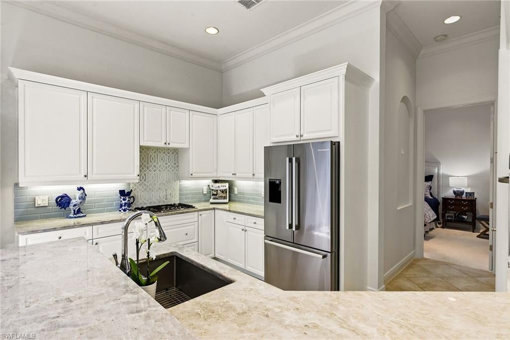28540 Calabria CT 102