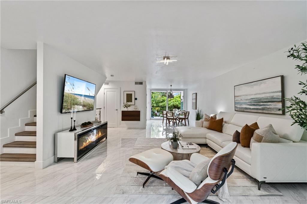 995 9th AVE S 4