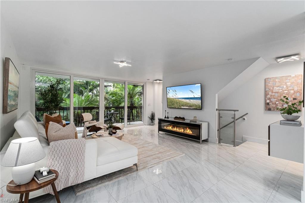 995 9th AVE S 4