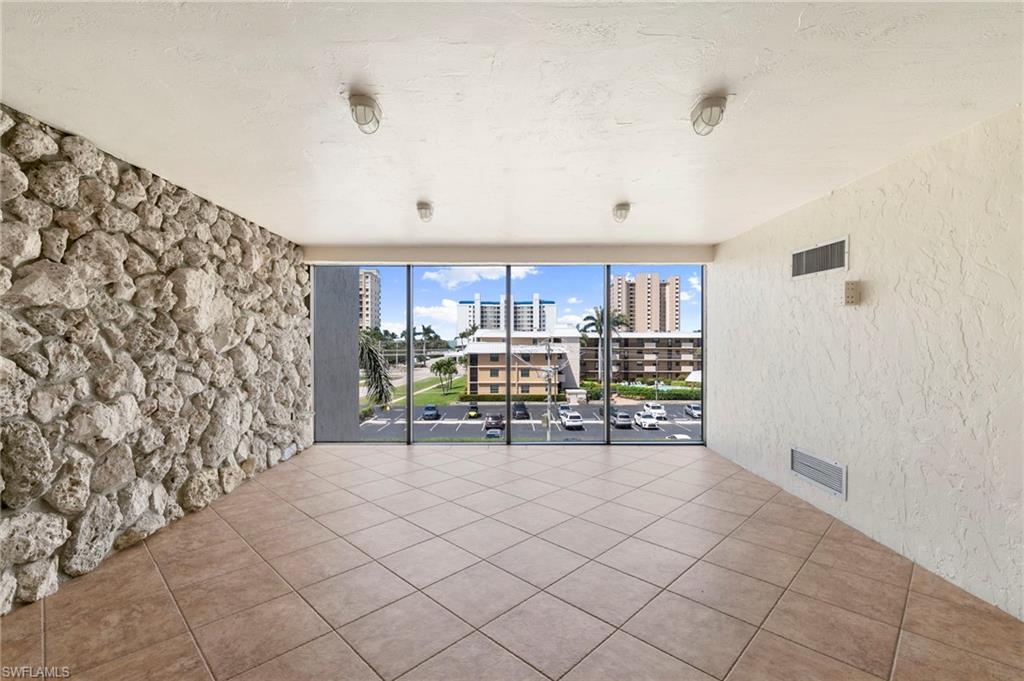 MARISOL PLAZA - Residential