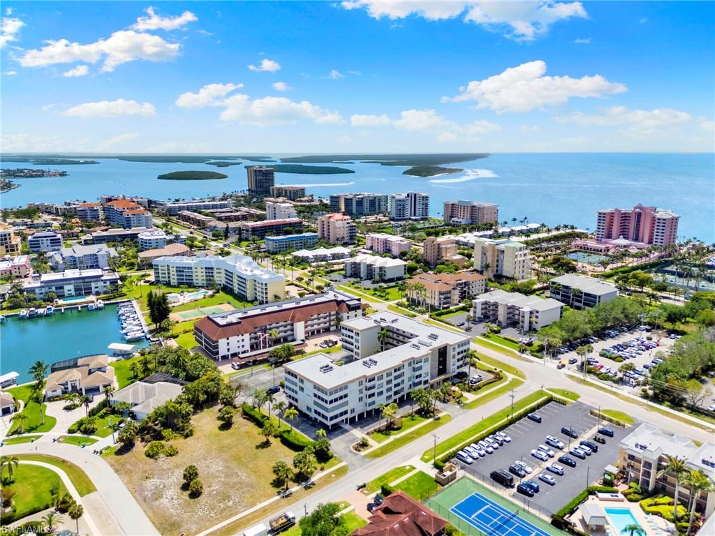 MARISOL PLAZA - Residential