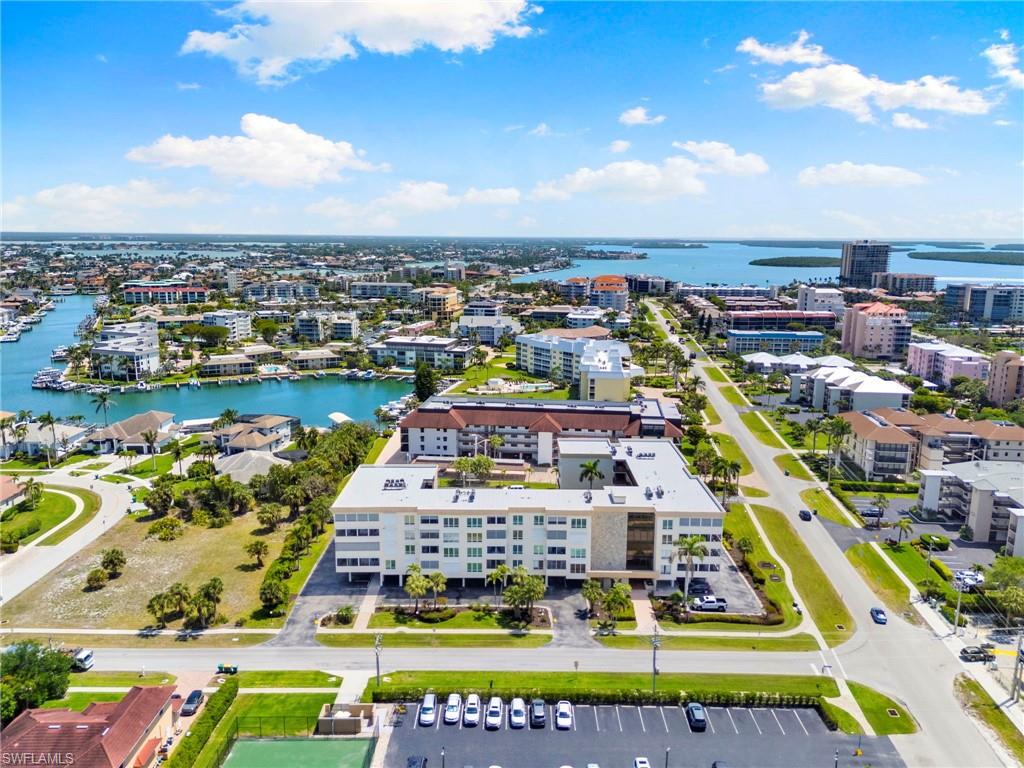 MARISOL PLAZA - Residential