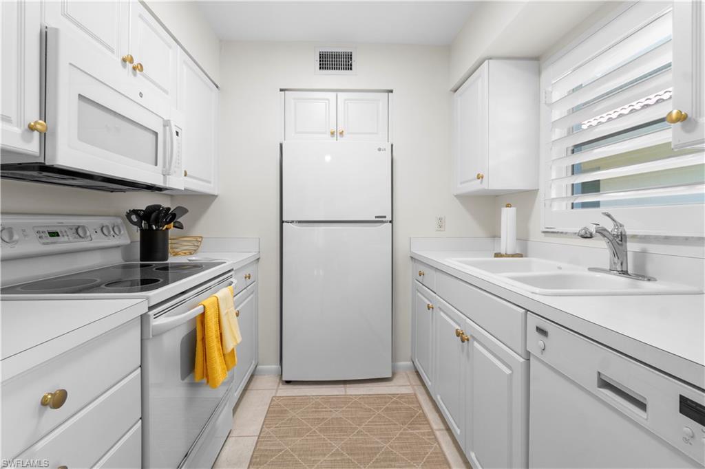 BEACH BREEZE - Residential Lease