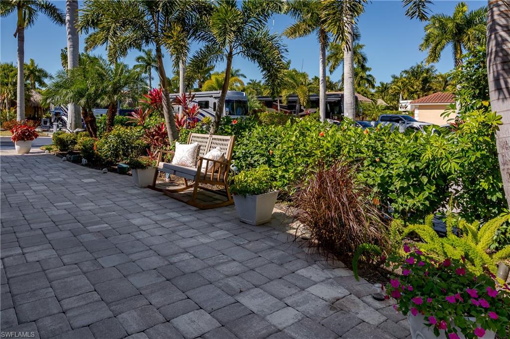 NAPLES MOTORCOACH RESORT - Land