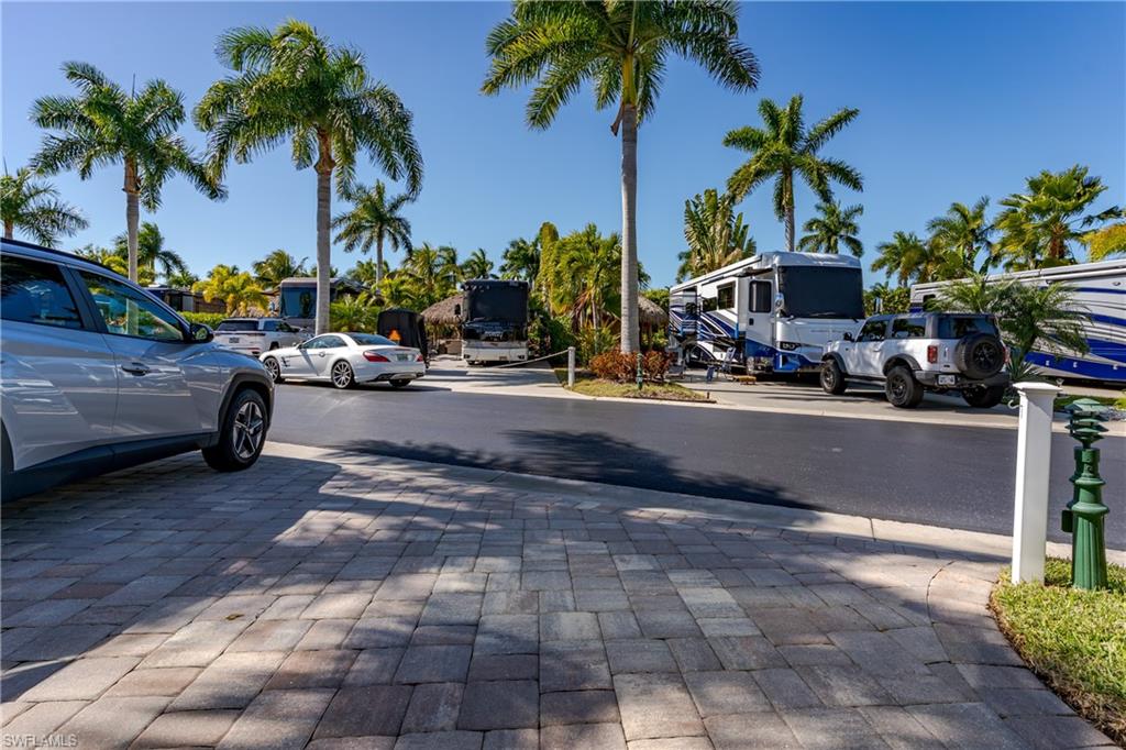 NAPLES MOTORCOACH RESORT - Land