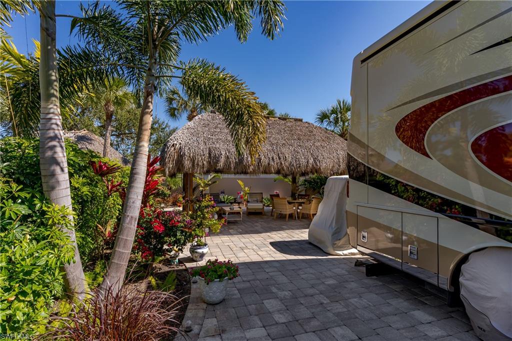 NAPLES MOTORCOACH RESORT - Land