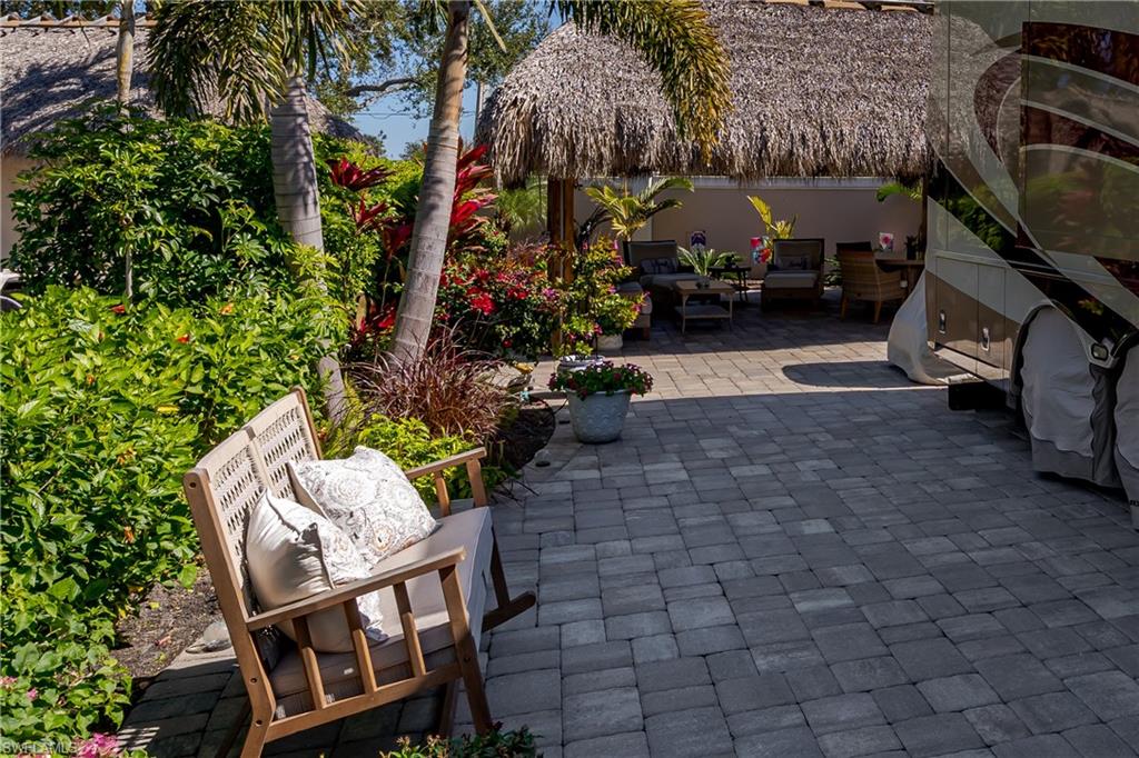 NAPLES MOTORCOACH RESORT - Land