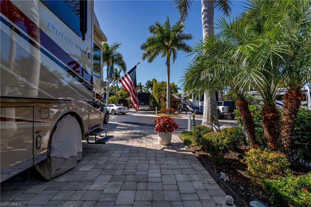 NAPLES MOTORCOACH RESORT - Land