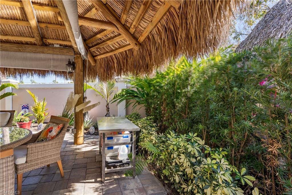 NAPLES MOTORCOACH RESORT - Land