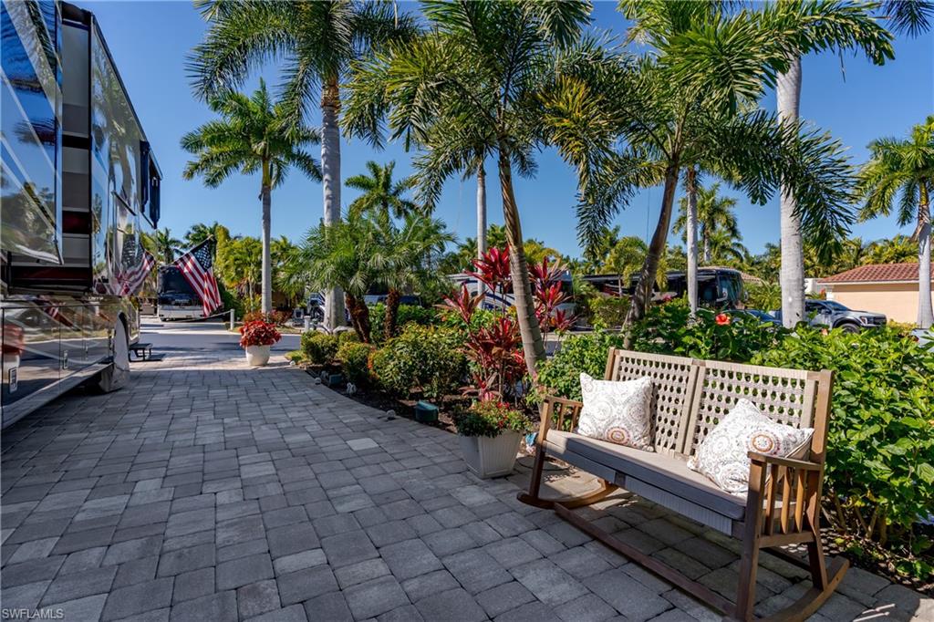 NAPLES MOTORCOACH RESORT - Land