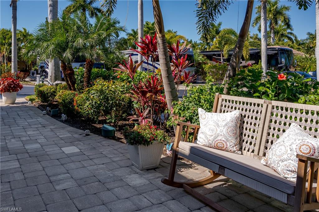 NAPLES MOTORCOACH RESORT - Land