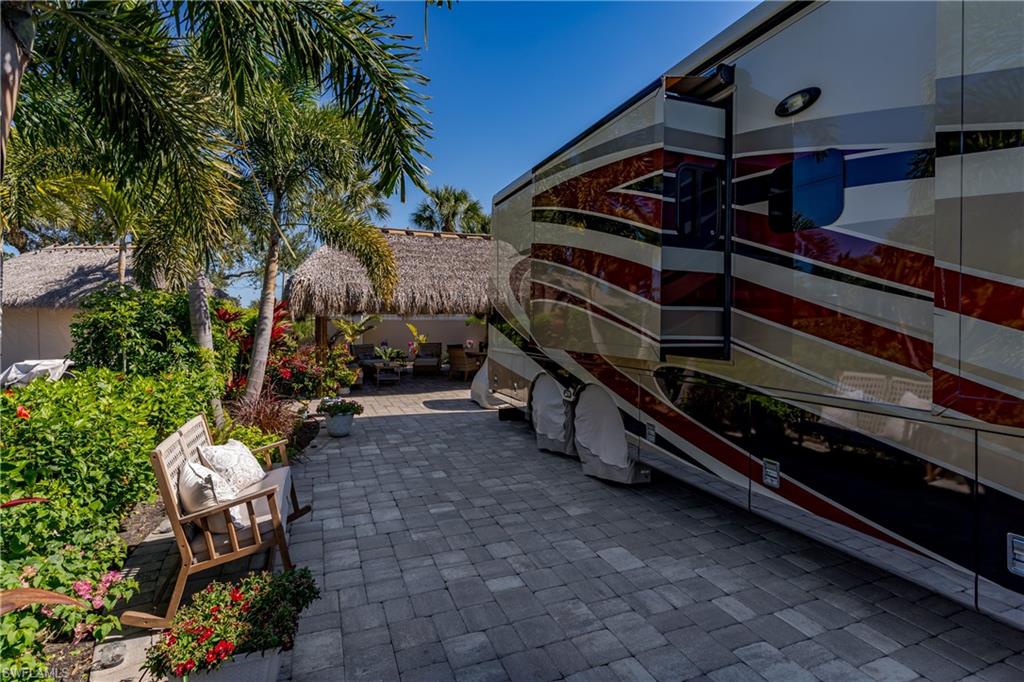 NAPLES MOTORCOACH RESORT - Land