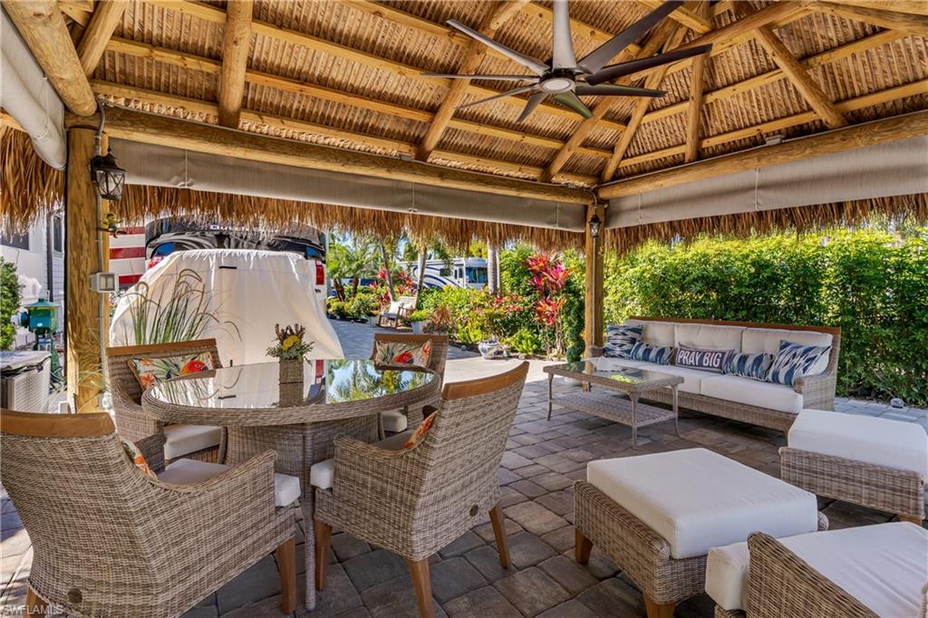 NAPLES MOTORCOACH RESORT - Land