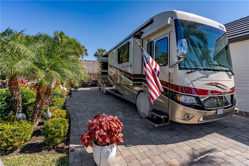 NAPLES MOTORCOACH RESORT - Land