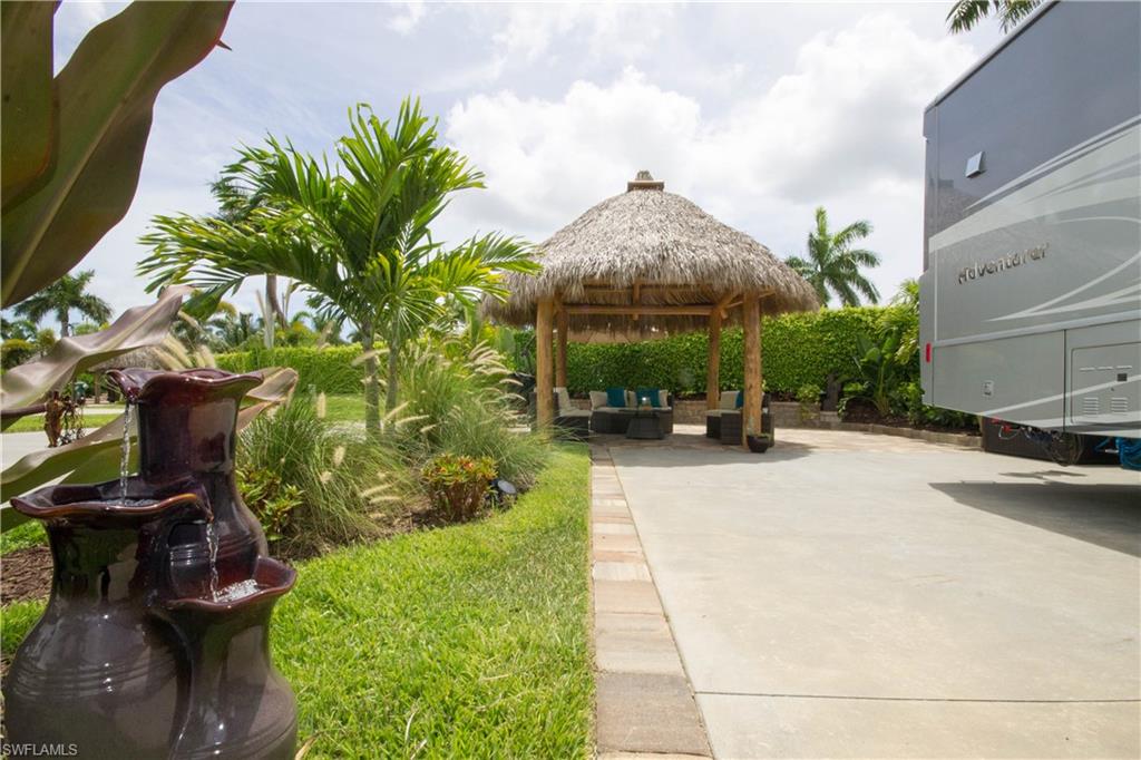 NAPLES MOTORCOACH RESORT - Land