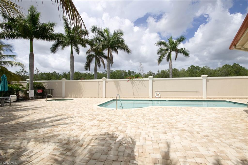 NAPLES MOTORCOACH RESORT - Land