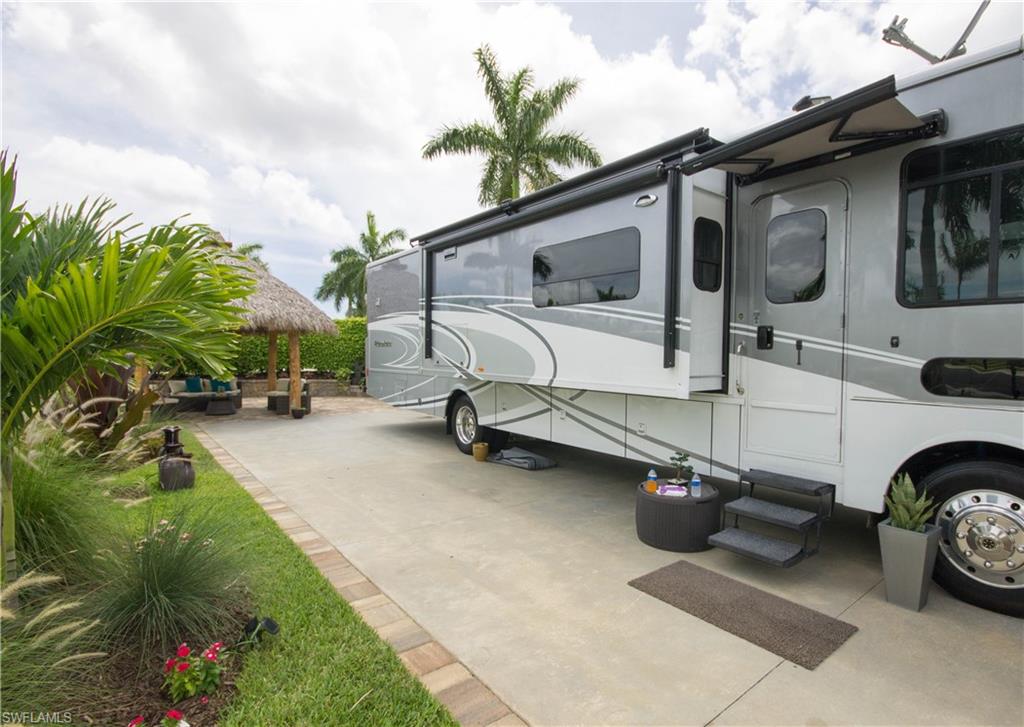 NAPLES MOTORCOACH RESORT - Land