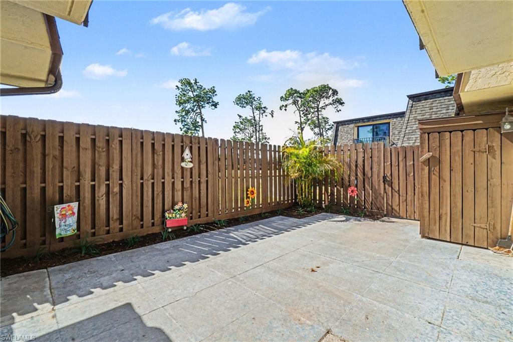 PARKWOODS TOWNHOUSE COMMUNITY - Residential