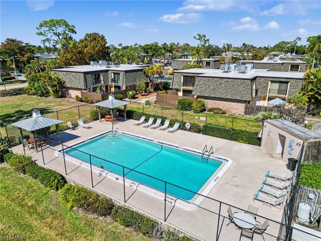 PARKWOODS TOWNHOUSE COMMUNITY - Residential