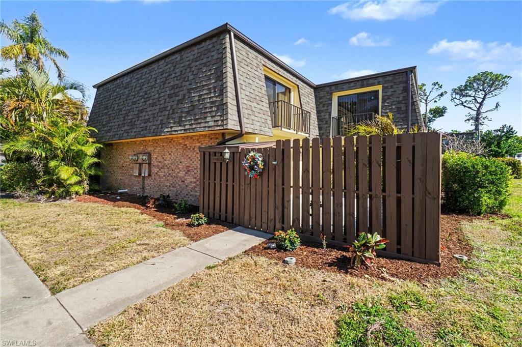 PARKWOODS TOWNHOUSE COMMUNITY - Residential