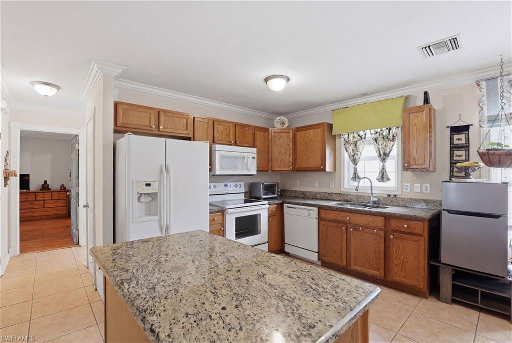 LEAWOOD LAKES - Residential