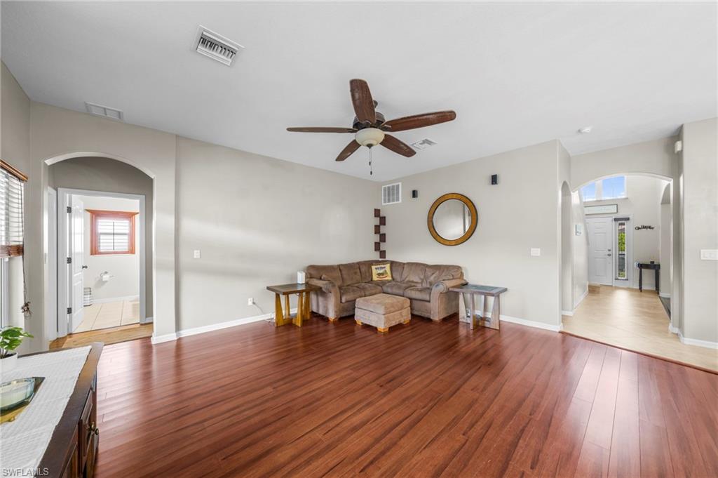 PROMENADE WEST - Residential