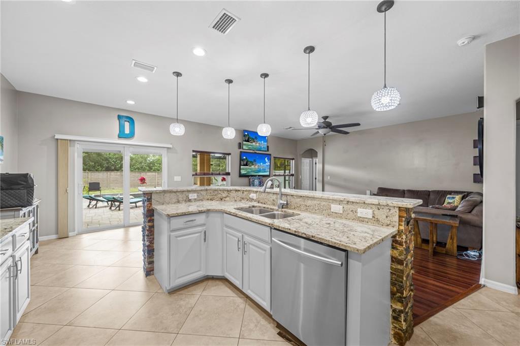 PROMENADE WEST - Residential