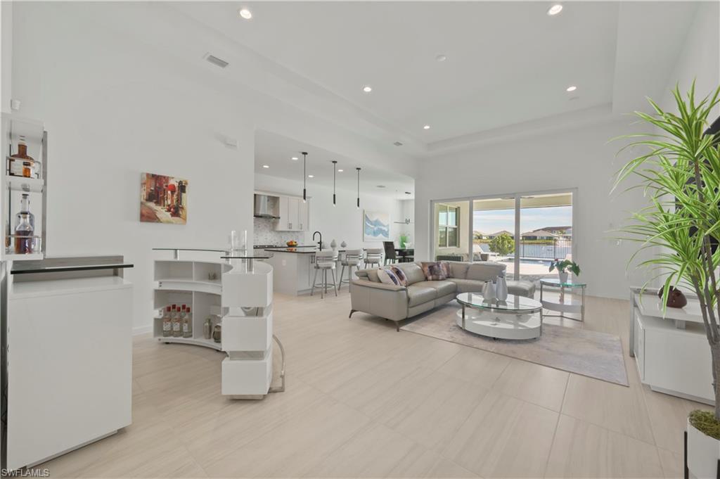 SEVEN SHORES - Residential