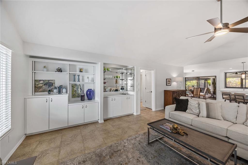 KINGS LAKE - Residential