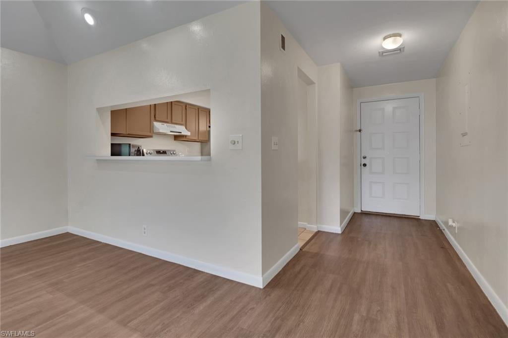 1833 Courtyard WAY 106