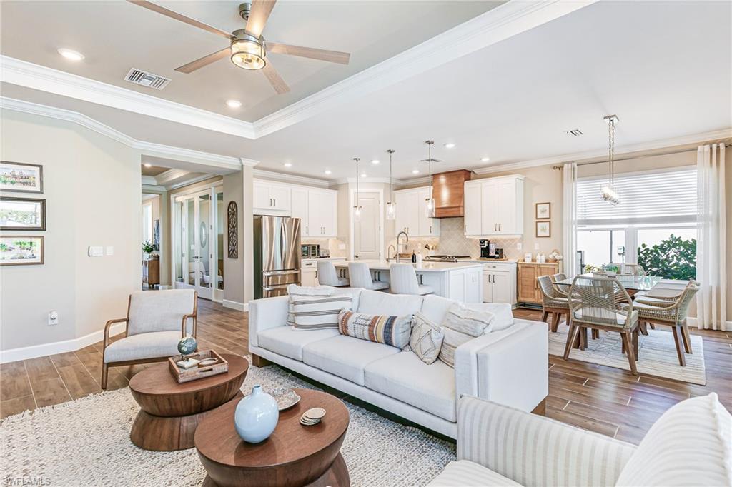 ESPLANADE LAKE CLUB - Residential