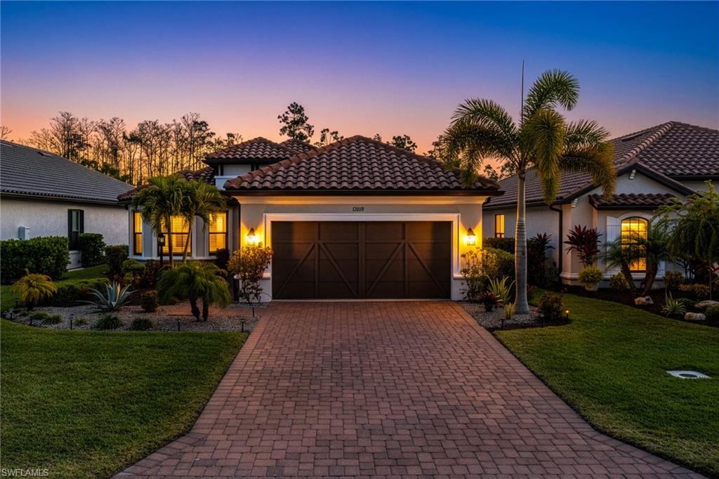 ESPLANADE LAKE CLUB - Residential