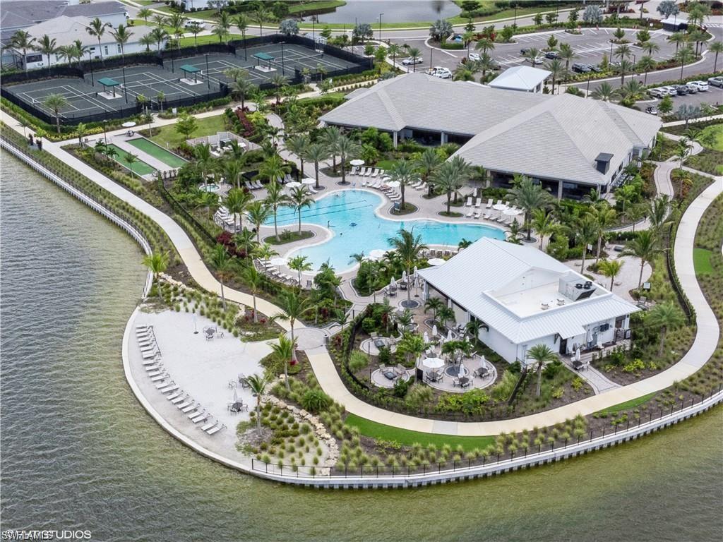 ESPLANADE LAKE CLUB - Residential