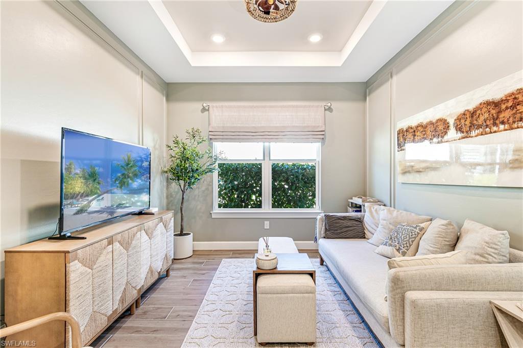 ESPLANADE LAKE CLUB - Residential