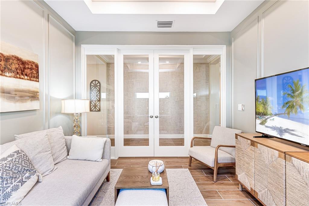 ESPLANADE LAKE CLUB - Residential