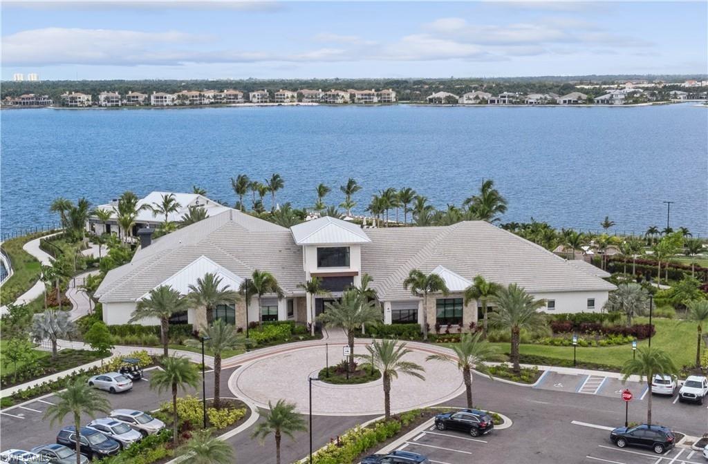 ESPLANADE LAKE CLUB - Residential