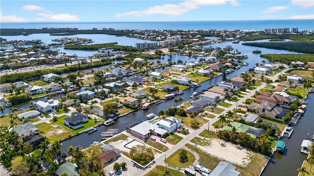 IMPERIAL SHORES - Land