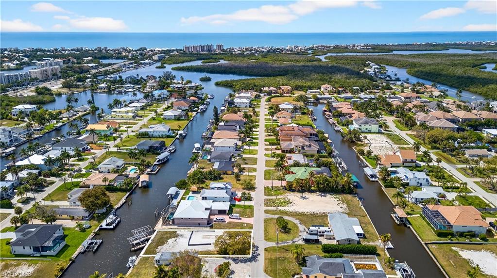 IMPERIAL SHORES - Land