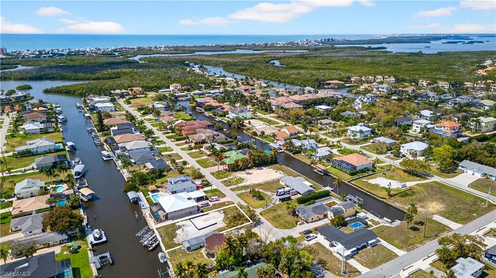 IMPERIAL SHORES - Land