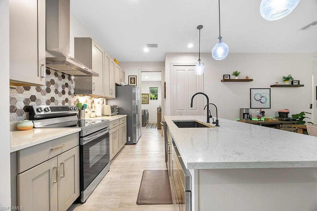 GOLDEN GATE ESTATES - Residential