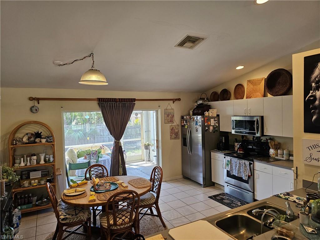 SAN CARLOS PARK - Residential