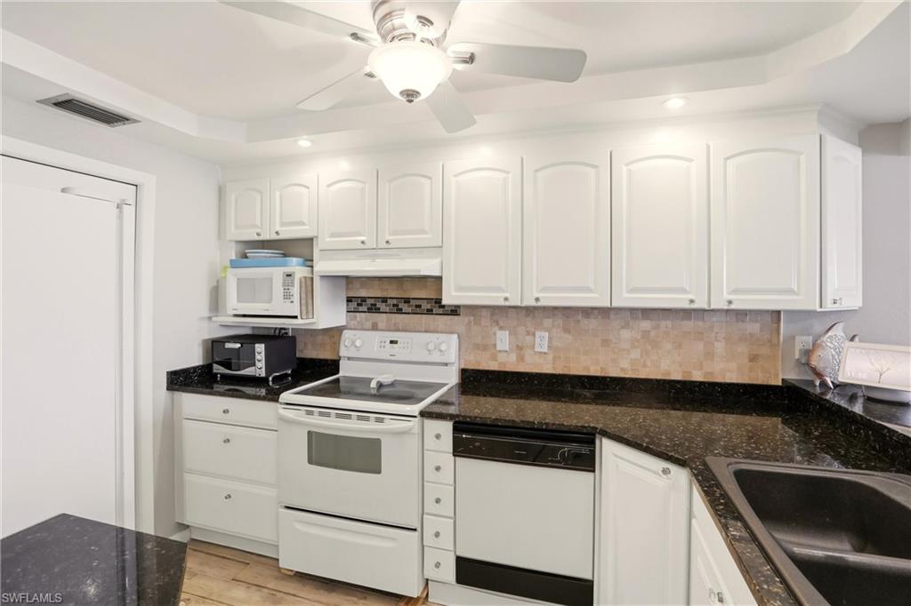 CASA BONITA ROYALE - Residential